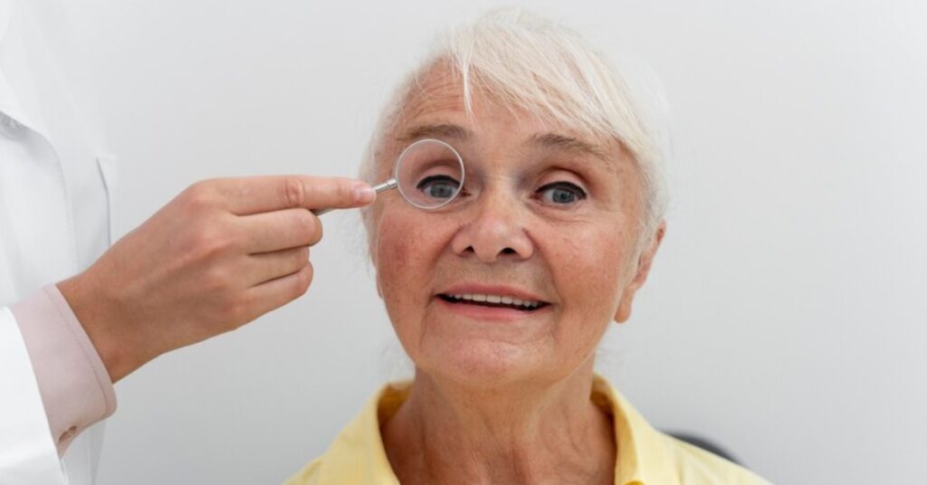 मोतियाबिंद लक्षण